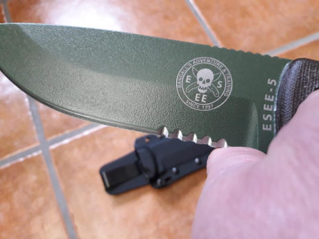 ESEE 5, modelo archiconocido, filo mixto. Nunca usado, de colección en vitrina. 160 euros envío incluido 00