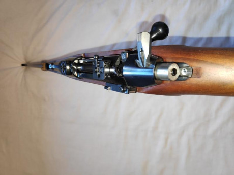 Se vende Rifle VOERE modelo 2155 en calibre 8x68s con anillas y monturas Russan (son como las Apell). 02