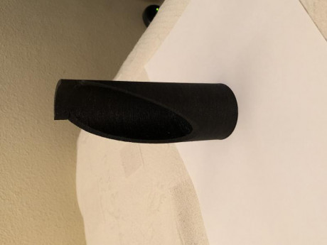 Se hacen Viseras protectoras para visores,  para evitar reflejos  del sol y proteger la lente de la  lluvia. 01