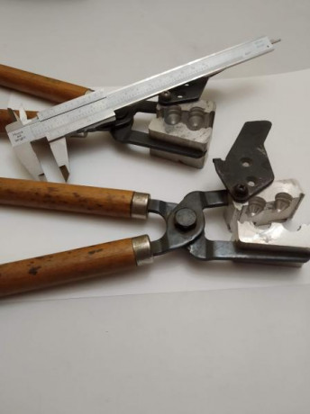 Vendo las siguientes turquesas LEE precio/u. 25 €, están en Madrid, si hay que enviarlas +6€:

.454 bola 12