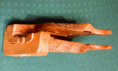 Se vende cacha de madera, anatómica de zurdo para Astra TS 22.
Está en La Coruña.
80 euros más gastos 02