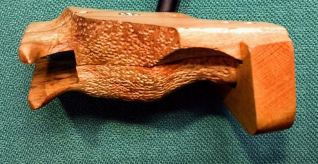 Se vende cacha de madera, anatómica de zurdo para Astra TS 22.
Está en La Coruña.
80 euros más gastos 01