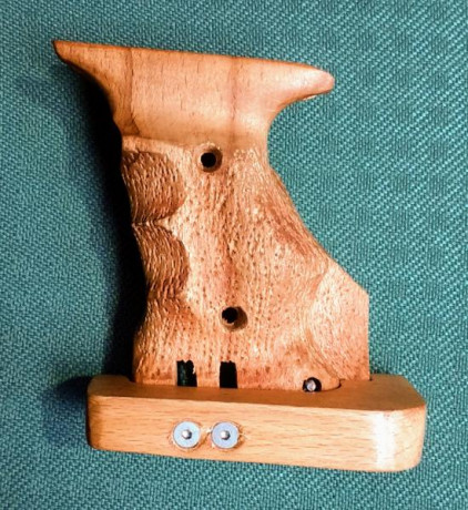 Se vende cacha de madera, anatómica de zurdo para Astra TS 22.
Está en La Coruña.
80 euros más gastos 00