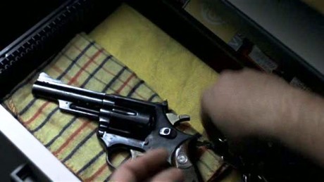 Compañeros,

En vista de las ganas de algunos (Elcafe, Wilcow, Vrakk, etc) por adivinar armas de películas 50