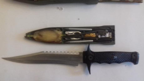 Buenos dias: vendo este magnifico cuchillo usado un par de veces, con todos sus accesorios completos, 02