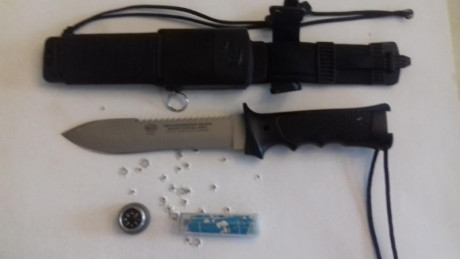 Buenos dias: vendo este extraordinario cuchillo original Mauser Comando con disparador de bengalas con 02