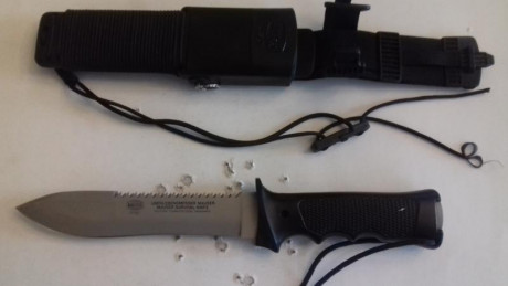 Buenos dias: vendo este extraordinario cuchillo original Mauser Comando con disparador de bengalas con 00