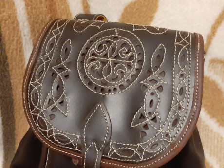 Zurron mochila de un formato más pequeño fabricado a mano y diseño exclusivo. 
75€ . 01