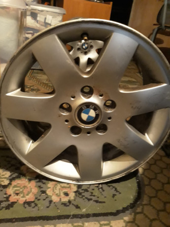 Hola, pues eso vendo 4 discos de aluminio de BMW... 240€  IMG-20191028-WA0053.jpg  00