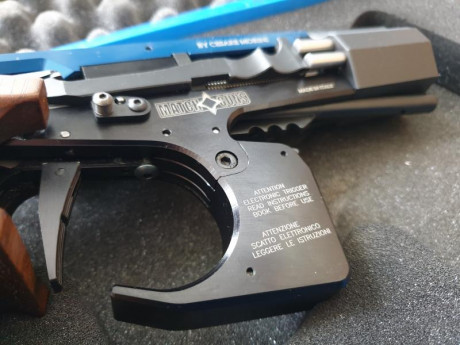 CERRAR  :ganster: 
MATCH GUN RAPID FIRE ELECTRONICA. 
MG2E Rapid Fire con cacha tamaño s,que es como una 32
