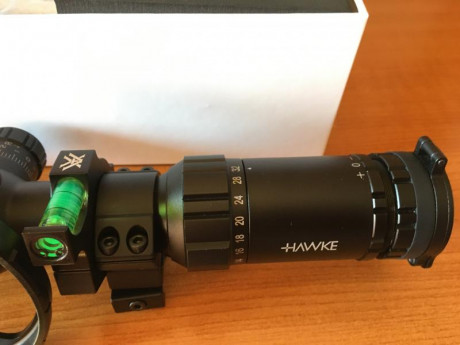 VENDO VISOR HAWKE SIDEWINDER 8-32x56 comprado nuevo en SEPTIEMBRE 2019 ( tengo factura).completo de caja 21