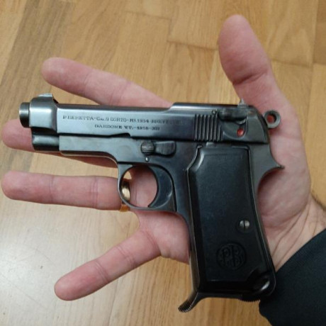 Beretta 1934 calibre 9 corto. Buen estado de conservación y apenas utilizada. Precio 250 euros. Como dato 42