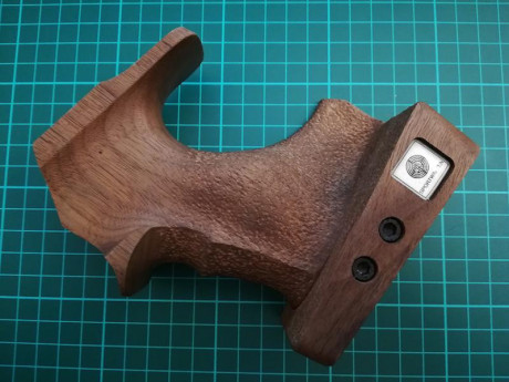 - Vendo esta empuñadura de STEYR válida para LP10, LP50, LP1, LP5, etc...
-  TALLA M ***ZURDO*** 
- Es 02