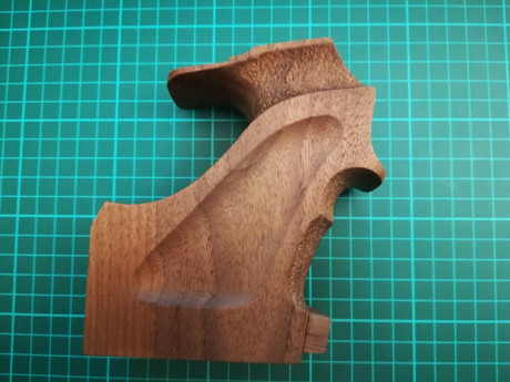 - Vendo esta empuñadura de STEYR válida para LP10, LP50, LP1, LP5, etc...
-  TALLA M ***ZURDO*** 
- Es 01