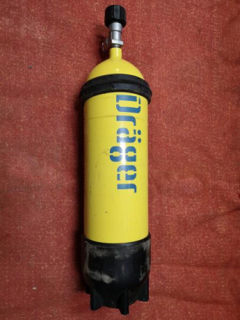 Hola a todos.

Pongo a vuestra disposición una botella de aire comprimido con presión de carga de 300 00