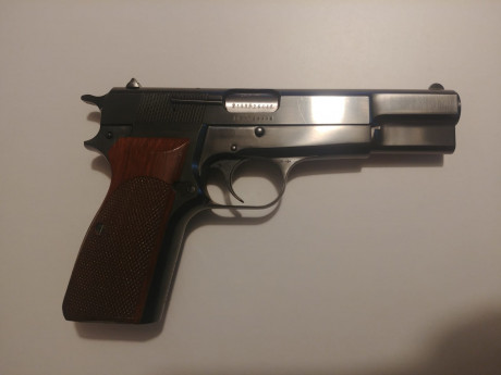 En venta BROWNING HIGH POWER 9mm en muy buen estado. Guiado en F. El pavonado esta en perfecto estado, 02