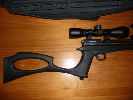 Vendo pistola-carabina marca Diana, co2, con su maletín y embalaje tal como vino de Blackrecon. Con ella 01
