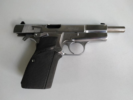Vendo pistola FN BROWNING HP 35 9 mm. pb. Es de las fabricadas en Bélgica. Funcionando, sin ningún problema. 11