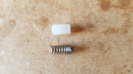 hace un par de años, cuando compré una carabina gano int, esta venia con una regleta antiretroceso montada 02
