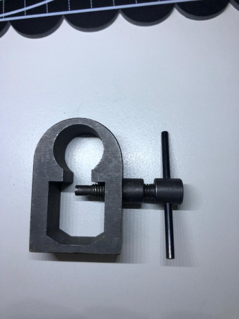  001.jpeg  002.jpeg Vendo éste centrador. 50 euros + portes a cargo del comprador 01