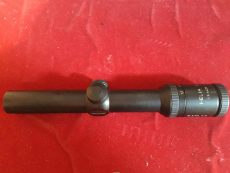Visor de batida Kahles Helia C 1,1-4x24,  está en perfectas condiciones sin roces ni golpes.
Se encuentra 01
