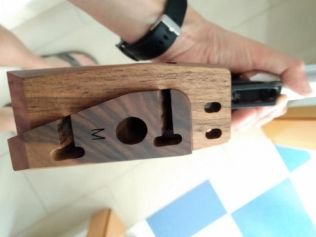 Buenos dias compañeros, vendo cacha talla M de FWB P8X. Apenas usada, no se distingue si está sacada de 11