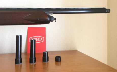 Vendo escopeta segunda mano  BREDA ALTAIR 
Semiautomática.
A gas.
Polichoques, 3 boquillas
Buena presencia.
Pocos 01