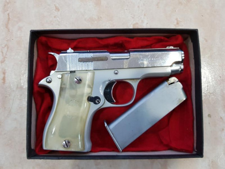 Pistola marca Star modelo DKL calibre 9mm/380  (9 corto), en excelente estado.
Para licencias A y B . 00