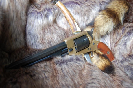 Muy buenas a todos!
Pongo a la venta este revolver de la marca Pietta en calibre 36.

Este revolver ha 10