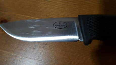 Fallkniven F1, nuevo sin uso, pero tiene algunos arañazos de guardarlo en una funda de plástico. He aumentado 11