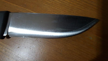 Fallkniven F1, nuevo sin uso, pero tiene algunos arañazos de guardarlo en una funda de plástico. He aumentado 10