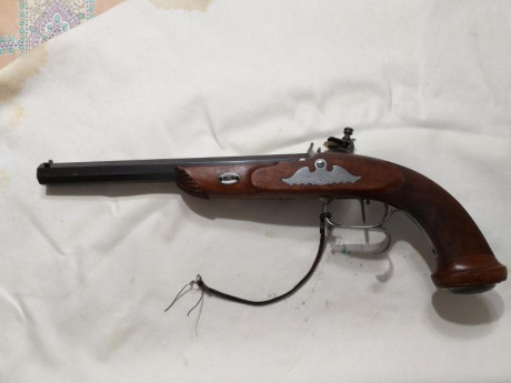 Saludos a todos.pongo en venta esta pistola de chispa
Comprada para coleccion.el estado impecable
Se encuentra 01