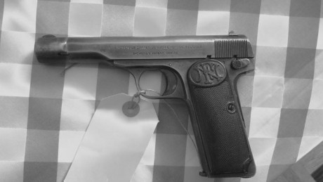 Quiero compartir con vosotros un arma que acabo de adquirir. Se trata de una Fn 1922. Me llamó la atención 01