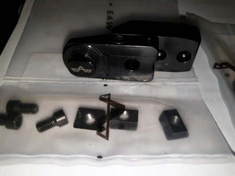 Vendo monturas marca APEL, para visor de carril ZEISS, completamente nuevas, la tornilleria aún no se 02