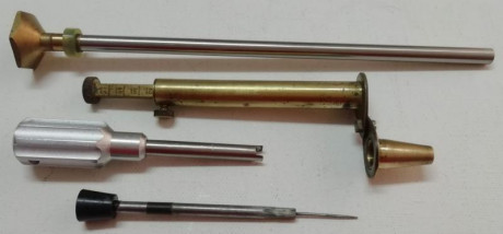 VENDO lote de accesorios que incluye: dosificador de pólvora, embudo, llave para chimeneas y aguja desatascar
Precio 00