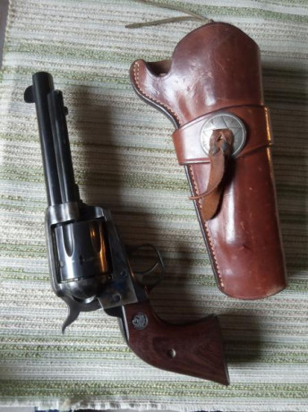 Revolver 45 Colt modelo Vaquero impecable en Murcia guiado con Licencia F 
Precio 500 Euros puesto en 02