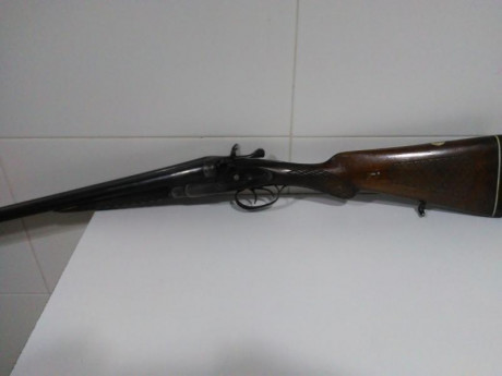 Buenas tardes,
Hacia tiempo que queria una escopeta de perrillos y aprovechando la subasta de armas me 01