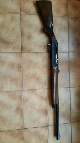Vendo escopeta Benelli Premium SLUG, para caza mayor, cañón Beretta estriado de 61 cms, con maletín original. 10