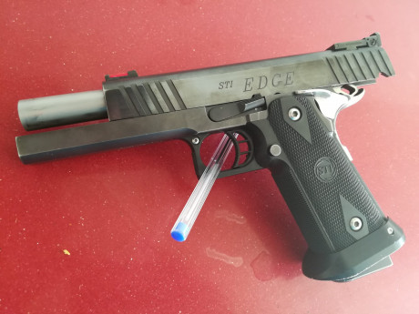 Hola, se vende pistola STI Edge amparada en la F, con 2 cargadores, tiene el sistema de disparo Triglide 01