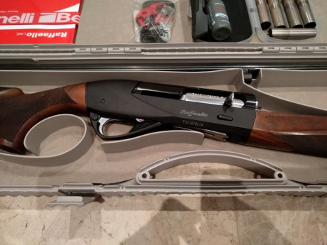 Vendo Benelli Raffaello Black Cal/ 12 cañón 71 cm. Está en un excelente estado, usada solo en 3 vedas. 31
