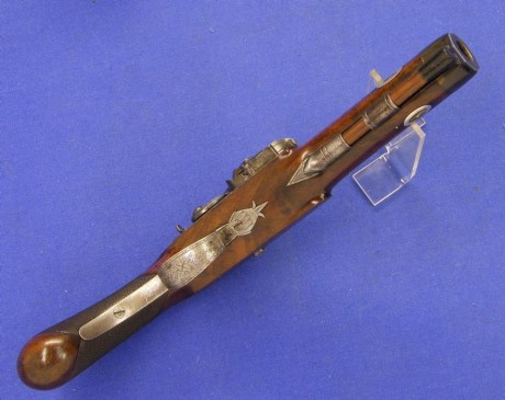 Voy a colocar unas fotos de un arma larga alemana de llave de mecha del siglo XVI. 121