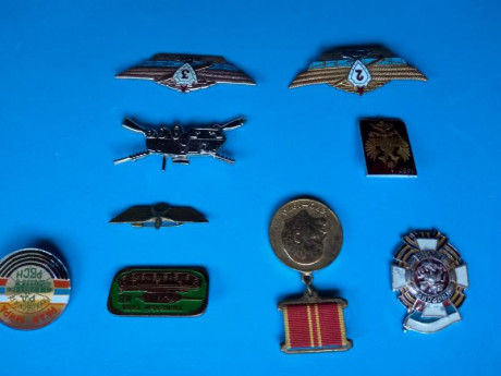 Lote de insignias, pins  del ejército de la Unión Sovietica. 25€. Gastos de envia 7€ por correo certificado. 02