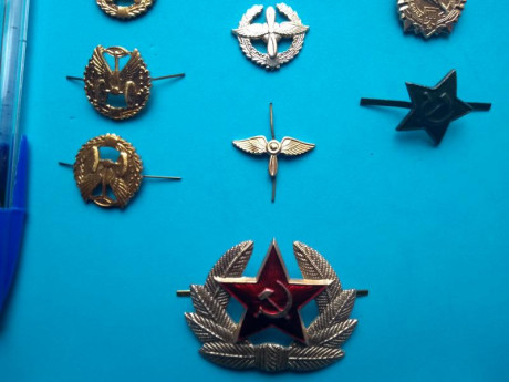 Lote de insignias, pins  del ejército de la Unión Sovietica. 25€. Gastos de envia 7€ por correo certificado. 00