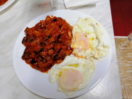 Hoy para comer acelgas hervidas y chuletón de vaca gallega vieja con seis semanas de maduración en cámara 141