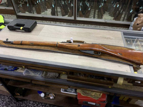 Por fallecimiento del dueño se vende este fusil depositado en armería. Es un Mosin Nagant 1891/30 (creo) 00