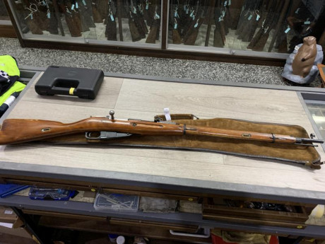 Por fallecimiento del dueño se vende este fusil depositado en armería. Es un Mosin Nagant 1891/30 (creo) 10