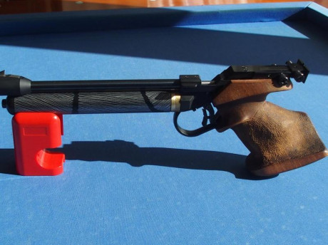 Se trata de una magnifica pistola de la saga de las CP1, CP2 y CP3, en concreto la ultima con una cacha 00