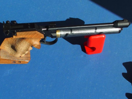Se trata de una magnifica pistola de la saga de las CP1, CP2 y CP3, en concreto la ultima con una cacha 11