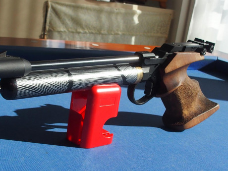 Se trata de una magnifica pistola de la saga de las CP1, CP2 y CP3, en concreto la ultima con una cacha 10