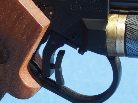 Se trata de una magnifica pistola de la saga de las CP1, CP2 y CP3, en concreto la ultima con una cacha 31